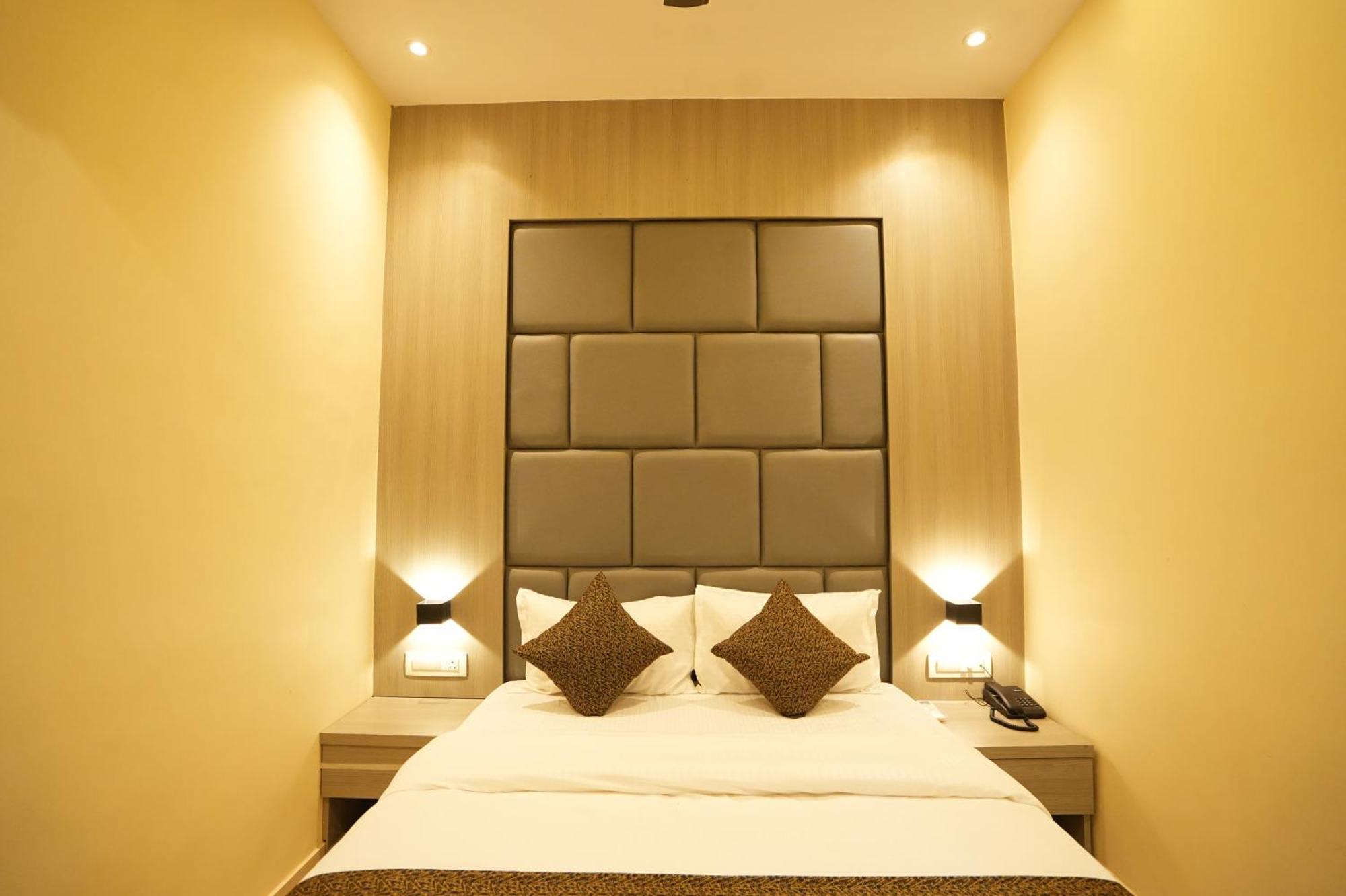 מומביי Hotel Boston מראה חיצוני תמונה