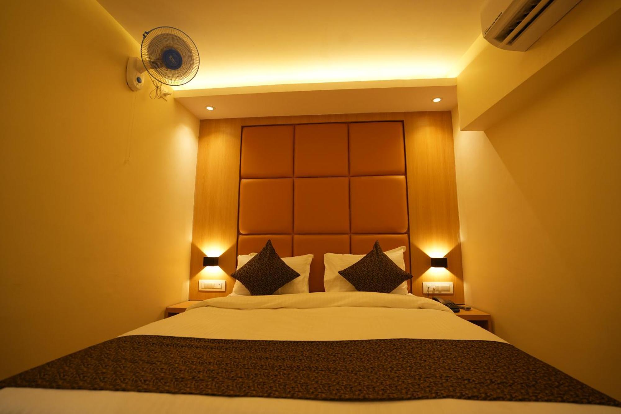 מומביי Hotel Boston מראה חיצוני תמונה