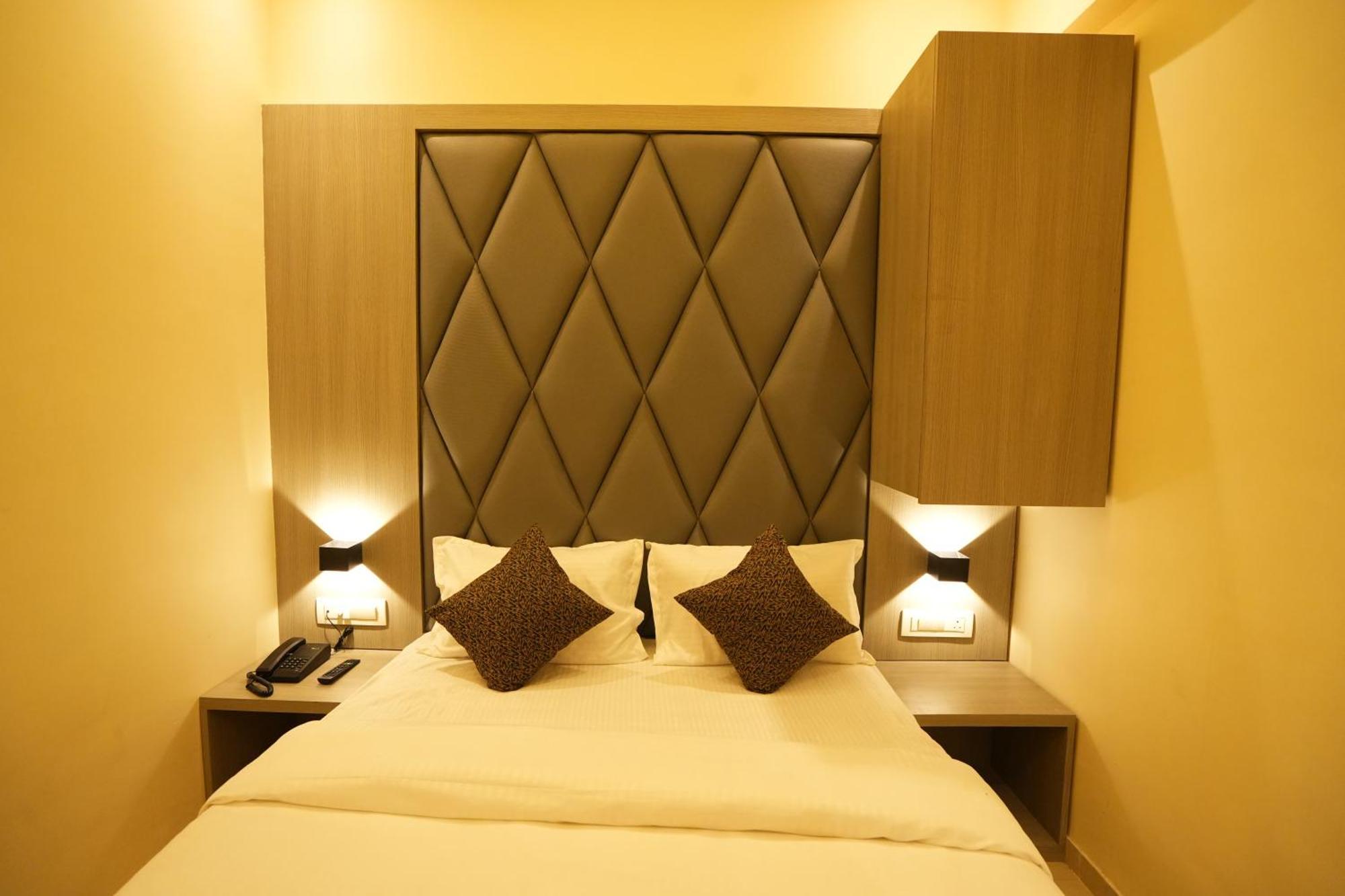 מומביי Hotel Boston מראה חיצוני תמונה